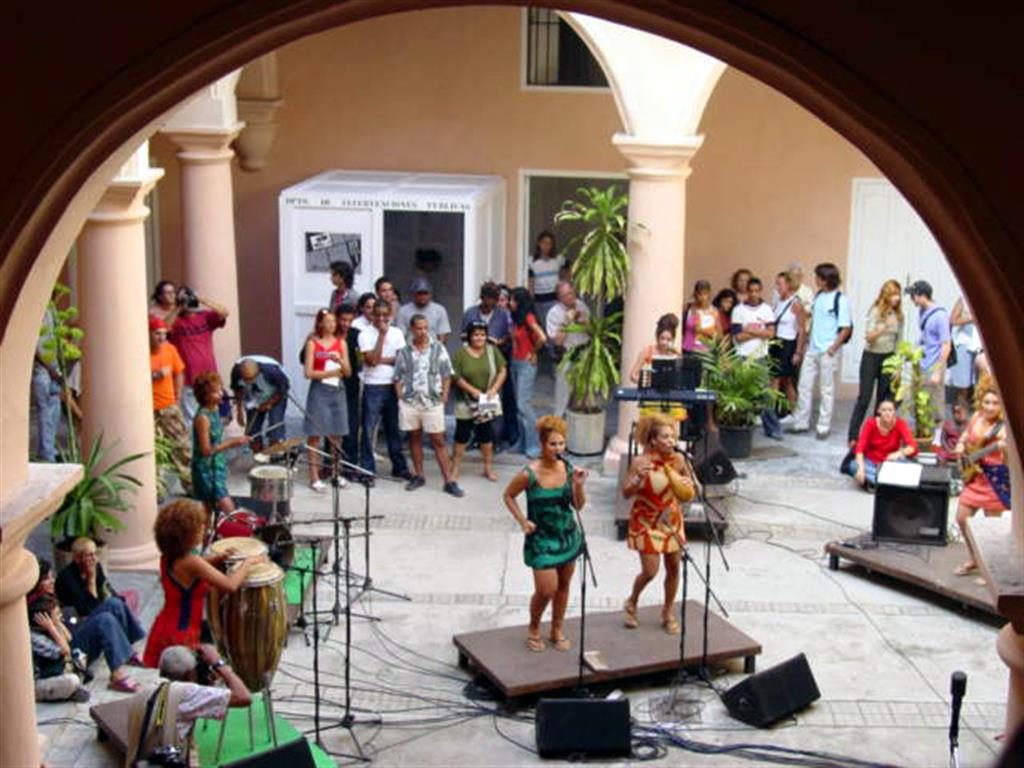 Octava Bienal de La Habana / 2003
