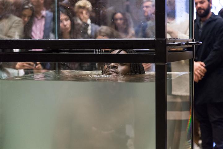 Carlos Martiel. Mediterráneo / 2017 / Performance/12 mayo 2017 / Palazzo Cavalli Franchetti