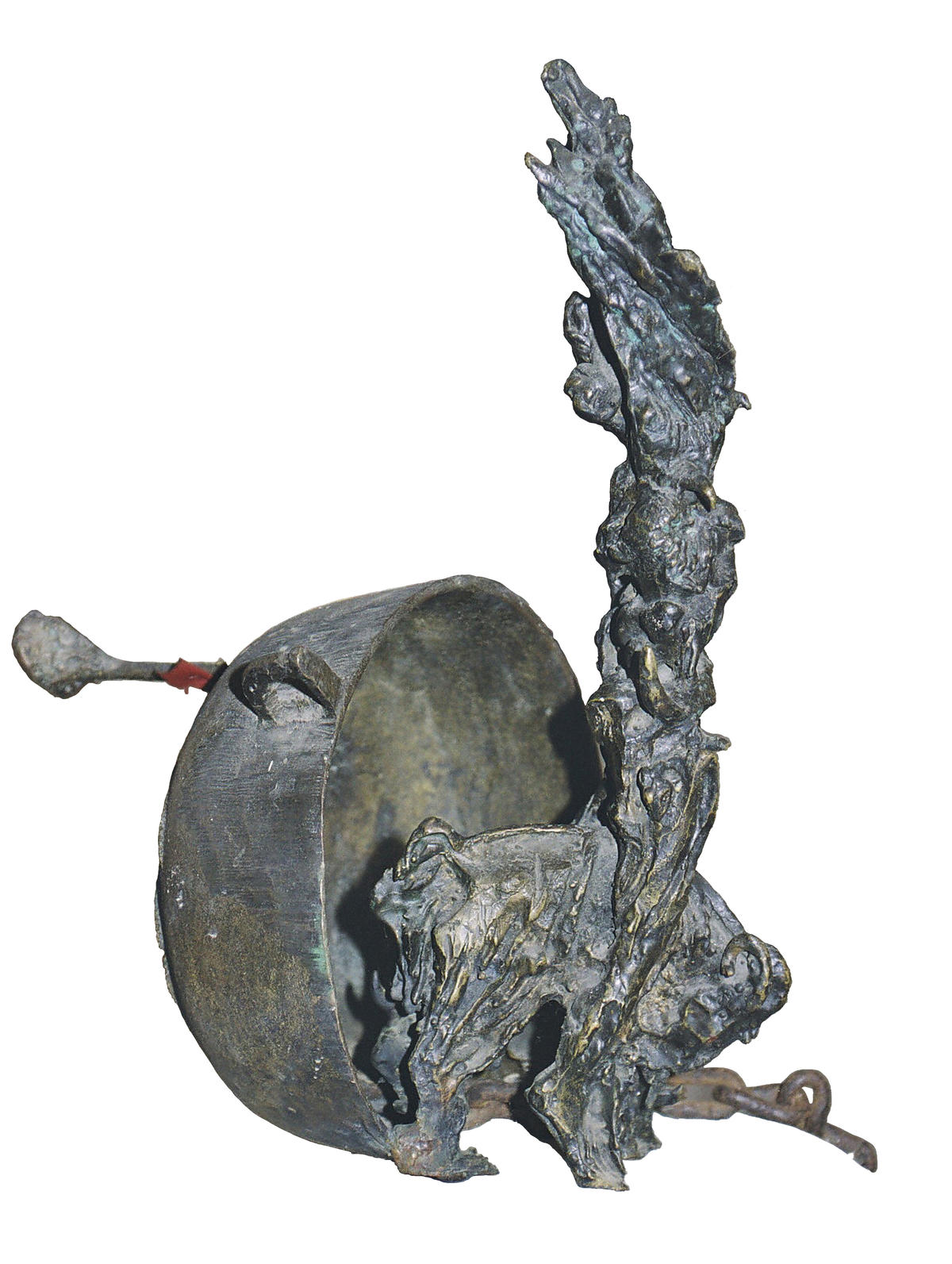 Nganga viva. 1990. Pieza en hierro y bronce. 40 x 35 x 35 cm