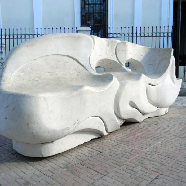Pedro Pulido. Escultura banco. 2010. Mármol. 300 x 60 cm