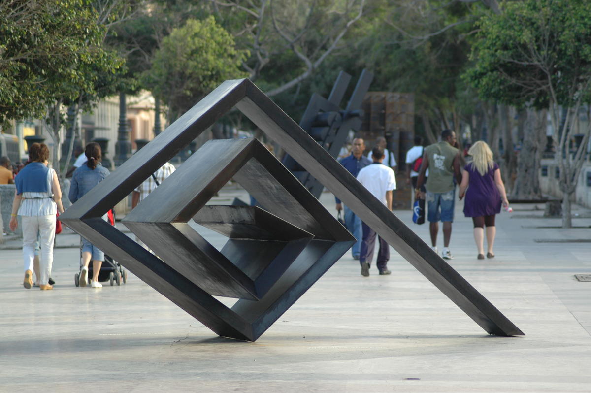 Exposición Escultofierro. José Villa. 2009. Paseo del Prado. Obras realizadas en acero conformado