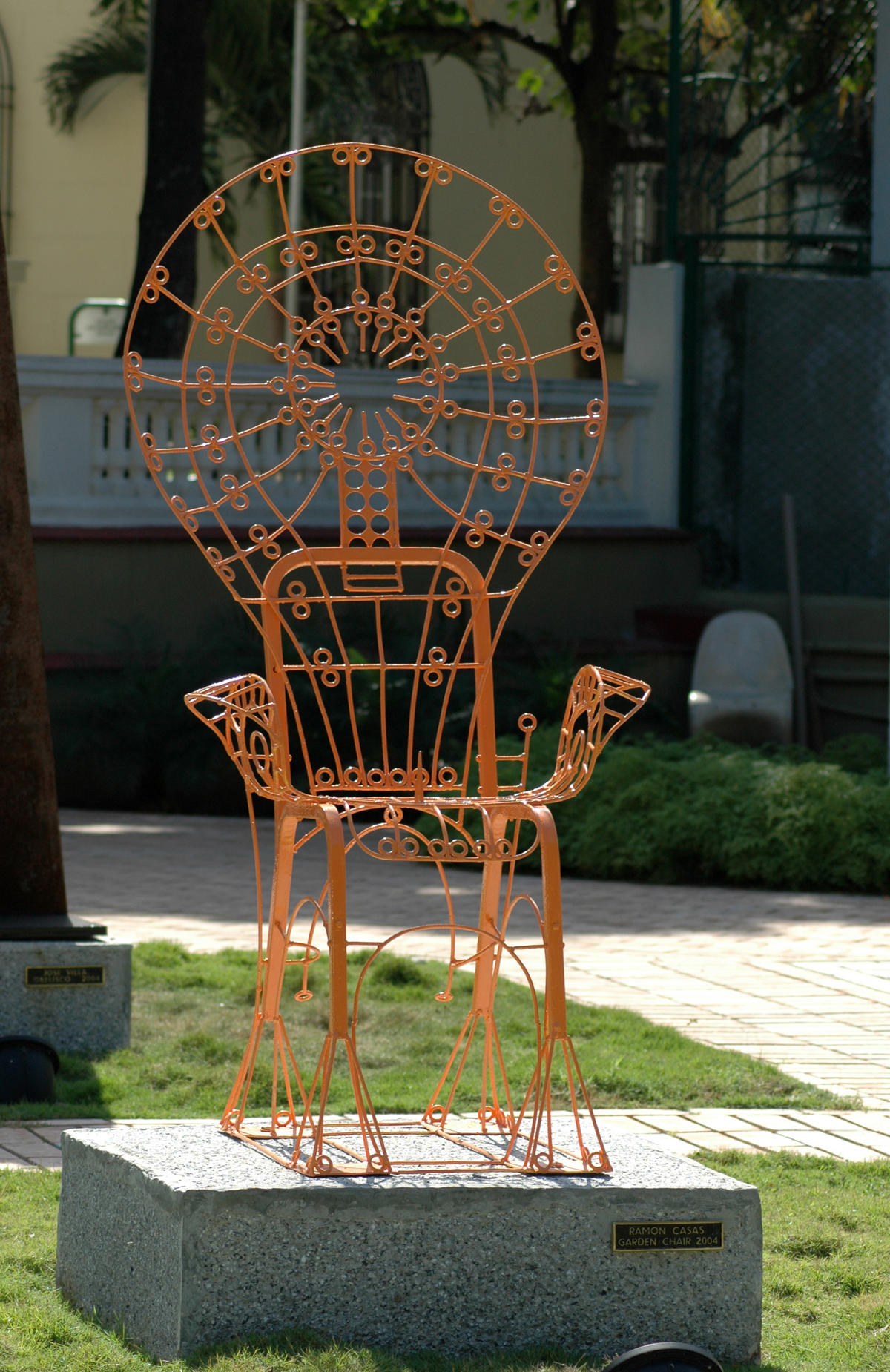 Ramón Casas. Garden Chair. 2004. Metal. Obra ubicada en la Biblioteca Museo Servando Cabrera Moreno, La Habana.